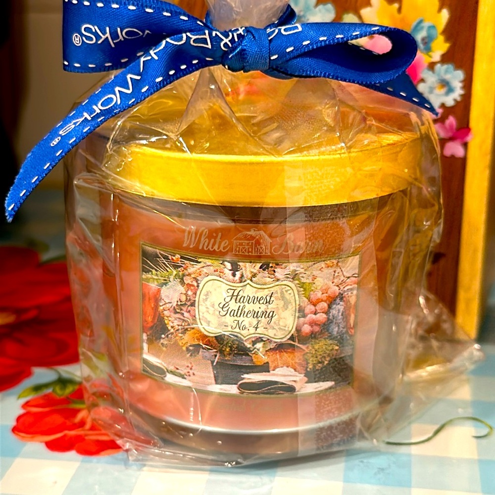 Bath & Body Works Harvest Gathering no. 4 Thanksgiving candle NEW white barn sm